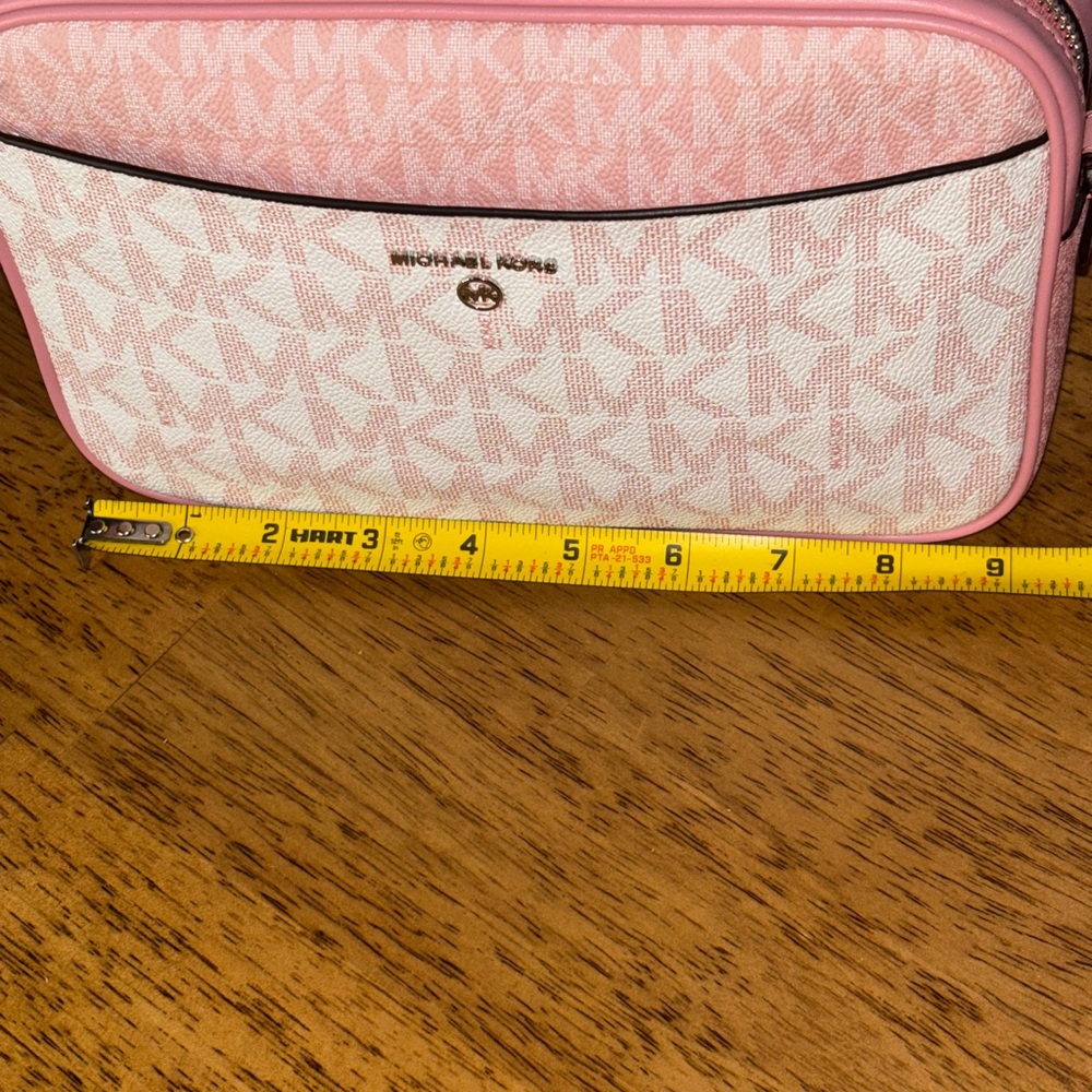 Michael Kors logo large East West camera crossbody bag. - Picture 9 of 11